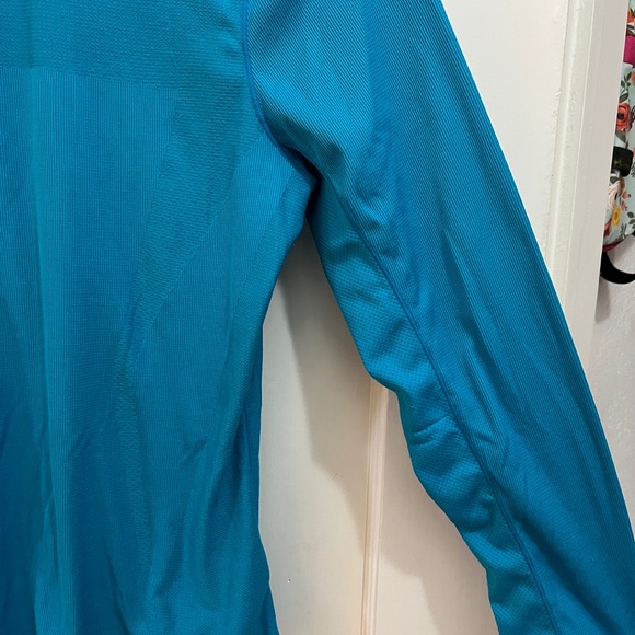 Mizuno Breath Thermo Long Sleeve Hoodie, W’s size Large - Picture 12 of 12